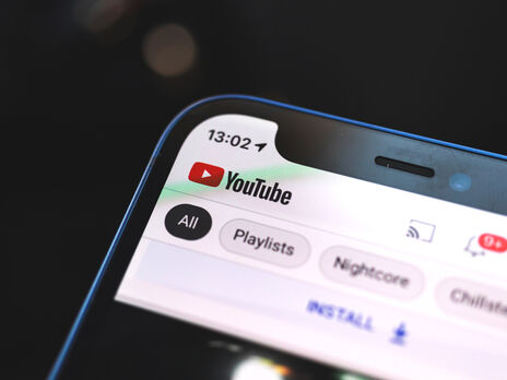 YouTube заблокував десятки тисяч відео про війну в Україні. У деяких війну називали 