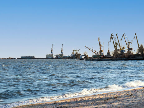 У міноборони РФ заявили, що п'ять іноземних суден вийшли з порту Маріуполя