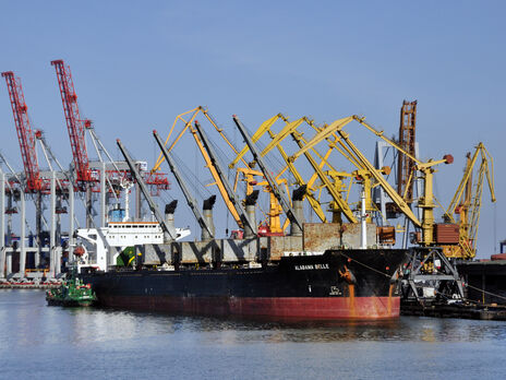 Через блокаду Росією портів у Чорному морі припинено експорт зерна з України