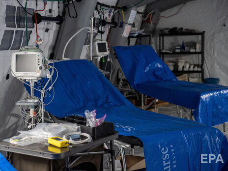 Українські військові медики у мобільному госпіталі у прифронтовому місті провели унікальну операцію з видалення нирки – Міноборони