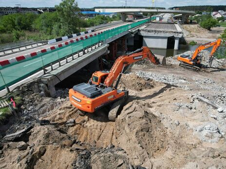 На Житомирской трассе под Киевом открыли левый проезд на мосту через реку Ирпень