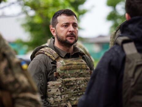 Зеленский в Харькове встретился с военными и осмотрел разрушенные дома