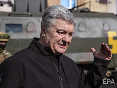 Порошенко с третьей попытки выпустили из страны