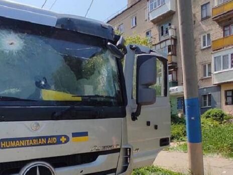 Під час обстрілу евакуаційного транспорту на Донбасі постраждали поліцейські, перекладач і ще один журналіст – влада