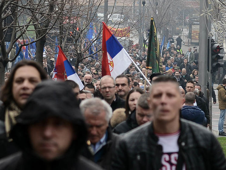 В Белграде около тысячи сербских военных вышли на протест против низких зарплат