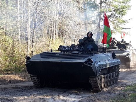 В Беларуси с баз хранения снимают танки и БМП, их могут передать российским оккупантам – Генштаб ВСУ