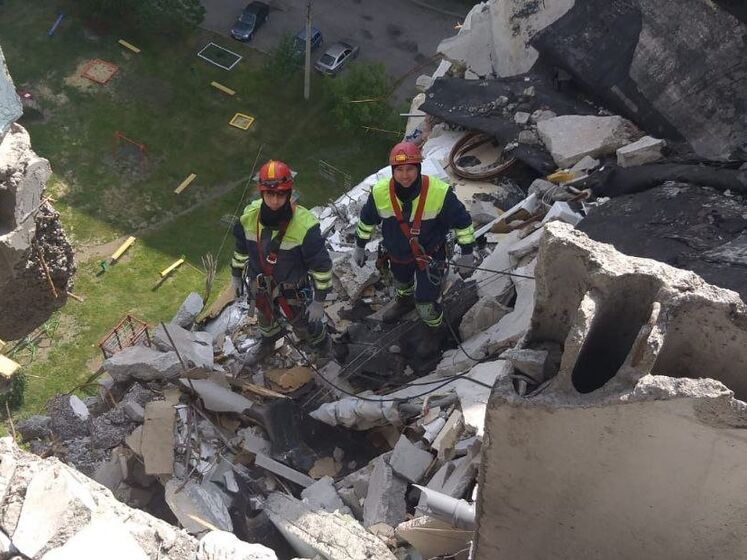 Из-под завалов поврежденного обстрелами дома в Харькове достали тела четырех погибших – ГСЧС