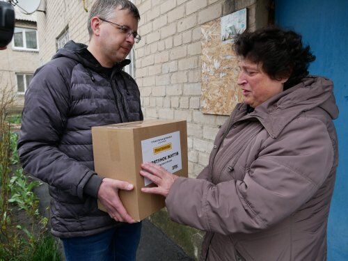 Гуманітарний проєкт "Рятуємо життя" спрямував до регіонів України понад 3 тис. тонн наборів першої потреби