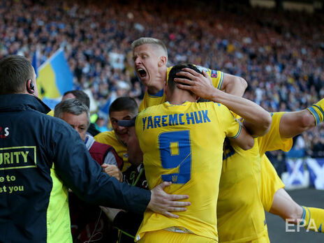 Футболисты и болельщики с флагами Украины, радость от забитых голов. Фоторепортаж о матче Украина – Шотландия 