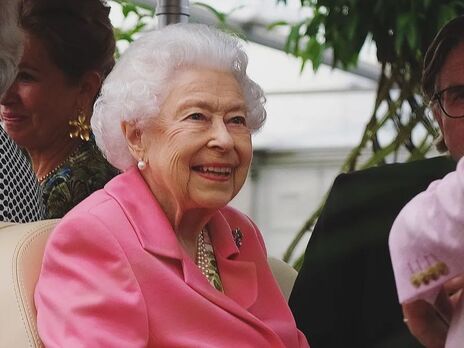 Букингемский дворец презентовал новое фото Елизаветы II 