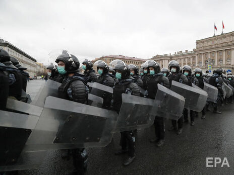 Для поездки в Луганскую область набирают силовиков из подразделений, специализирующихся на разгоне митингов