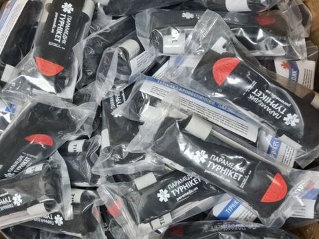 ДТЕК Ахметова передав захисникам Полтавської області турнікети для зупинки кровотеч