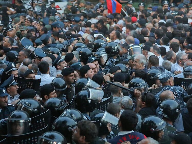 На акції протесту у Вірменії постраждало пів сотні людей