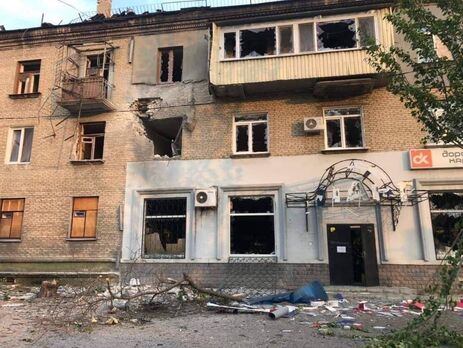 Росіяни обстріляли у Лисичанську ринок, гірничий коледж та школу, є поранені – Гайдай