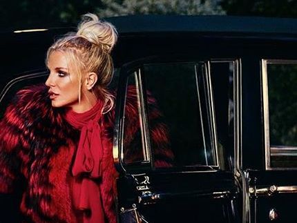 Спирс встречается с фитнес-тренером из ее клипа. Видео