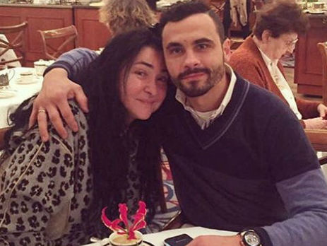 Муж Лолиты пройдет психологическую реабилитацию после курсов личностного роста