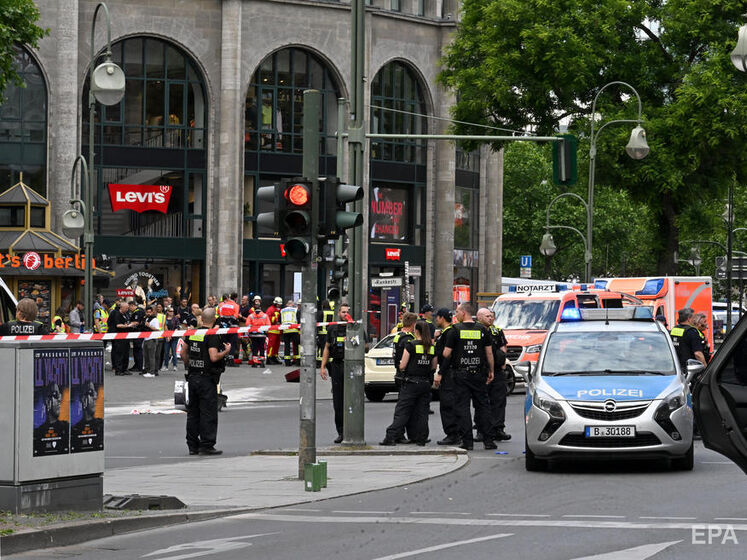 У Берліні автомобіль врізався у натовп, є жертви. У цьому місці 2016 року терорист убив 13 людей