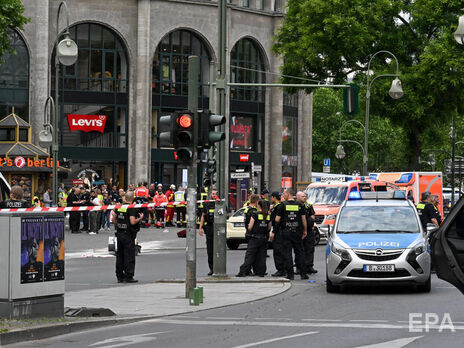 У Берліні автомобіль врізався у натовп, є жертви. У цьому місці 2016 року терорист убив 13 людей