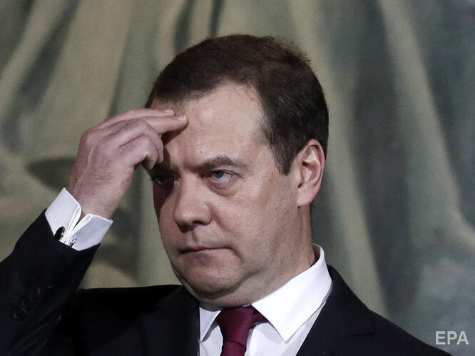 Роднянский о Медведеве: У него получается выглядеть идиотом. Я раньше думал, что он пьет боярышник, сегодня думаю, что стекломойные средства