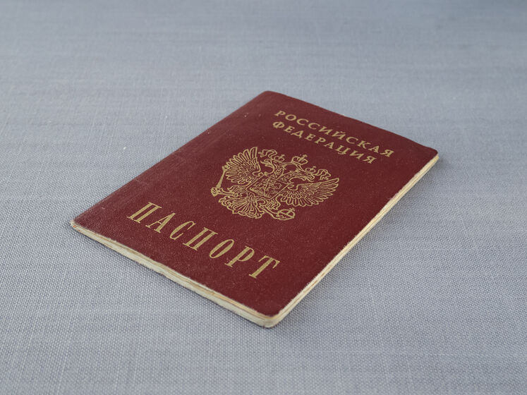 "Українці не сприймають цей туалетний папір". У тимчасово окупованих Мелітополі й Херсоні російські паспорти отримало приблизно 50 осіб