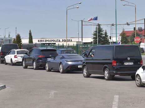 Через західний кордон України вже місяць в'їжджає більше громадян, ніж виїжджає з країни – Держприкордонслужба