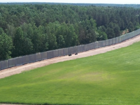Польща встановила 140-кілометрову стіну на кордоні з Білоруссю