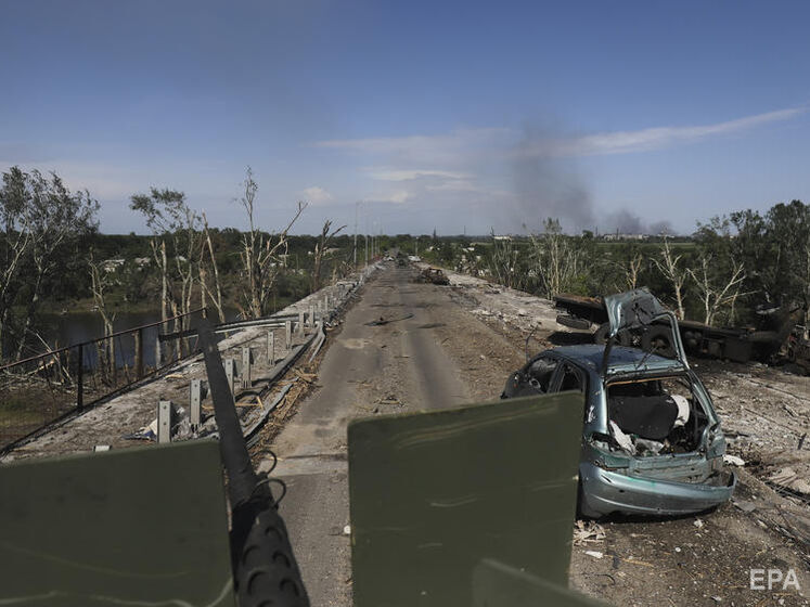 Окупанти зруйнували всі мости, які ведуть до Сєвєродонецька, евакуація з міста неможлива – Гайдай