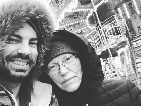 Бедняков: Во время осады Мариуполя мама впала в кому и умерла. Ее удалось вывезти и похоронить по-человечески, хотя бы не у подъезда