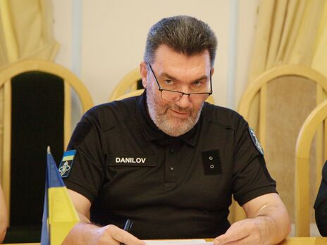 Данилов: Не понимаю, почему Подоляк делает заявления об оружии для Украины. Я его видел только на пеньках у Януковича