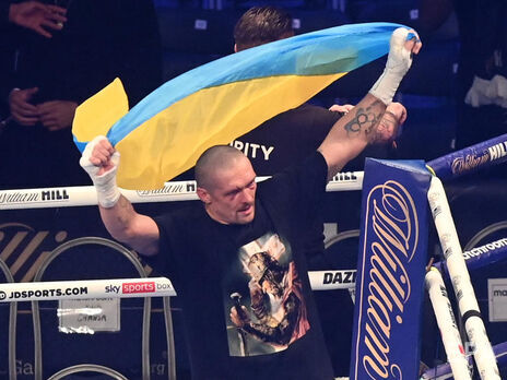 Первый бой Усика и Джошуа прошел в Лондоне, украинский боксер выиграл по очкам