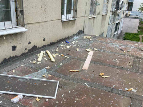 В Одесі вранці вибухова хвиля після збиття російської ракети пошкодила 80 вікон, удень у місті знову чули вибухи