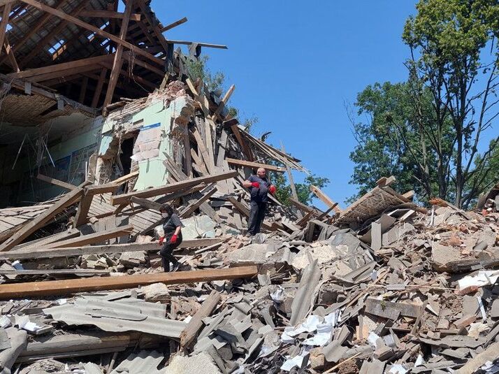 Оккупанты разрушили лицей под Харьковом. В нем волонтеры собирали помощь для переселенцев