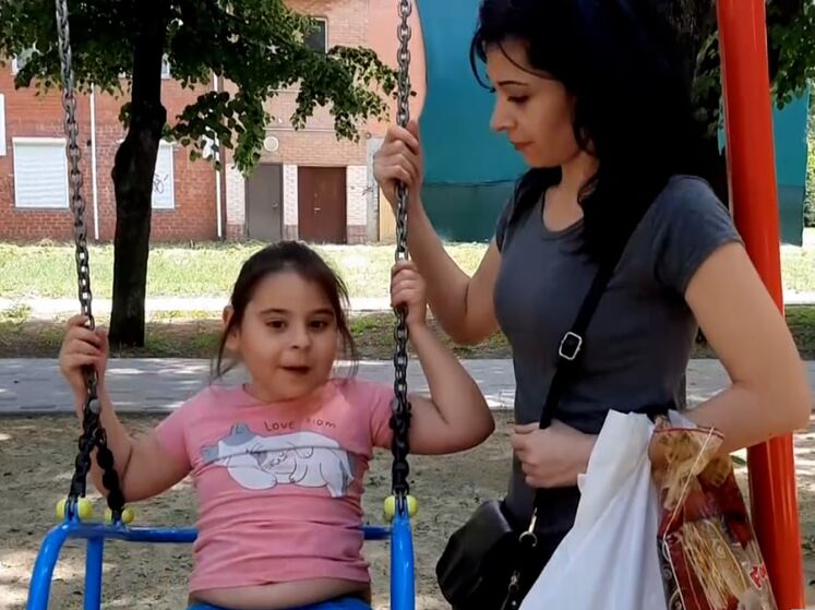 Семилетней Ангелине из Лисичанска врачи вернули слух благодаря проекту "Ринат Ахметов – Детям. Теперь я слышу"