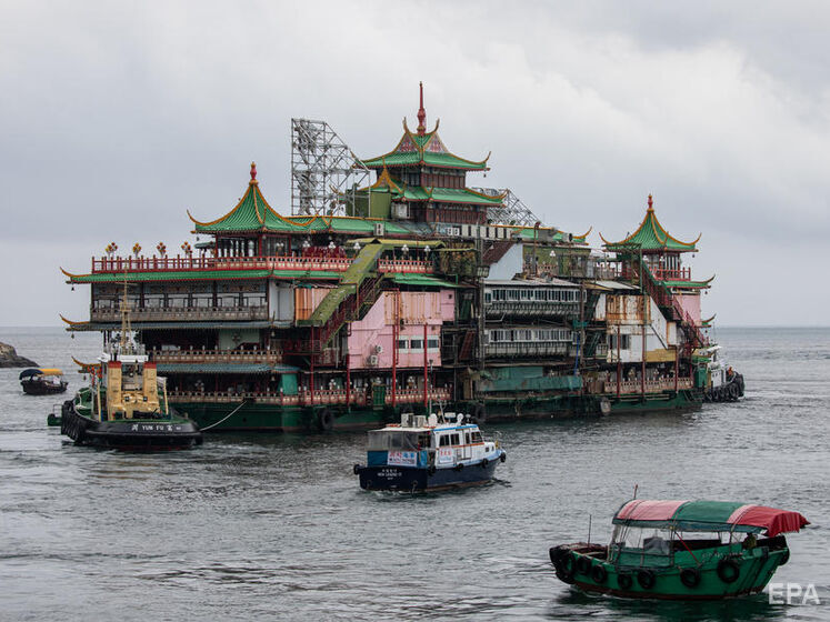 У Південно-Китайському морі затонув відомий плавучий ресторан Jumbo. Його вважали одним із символів Гонконгу