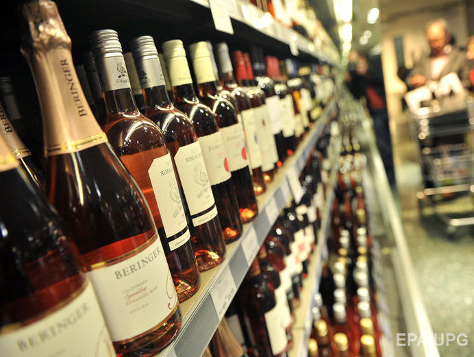 Киевский суд отменил запрет на продажу алкоголя в киосках