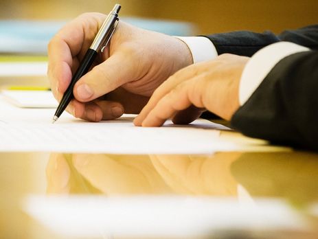 Порошенко ветировал закон об обязательной военной подготовке студентов-медиков