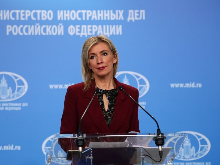 США отказались принять самолет для эвакуации российских дипломатов, Захарова пообещала 