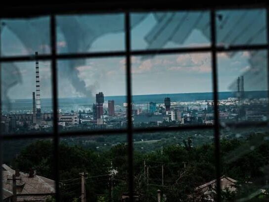 Гайдай: В случае захвата Северодонецка люди в бомбоубежищах "Азота" смогут выйти только на временно оккупированную территорию