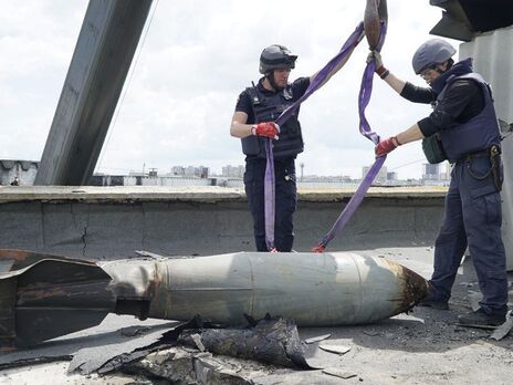 У Харкові з даху багатоповерхівки зняли авіабомбу вагою пів тонни