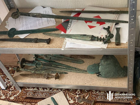 У Києві в екснардепа виявили понад 6 тис. артефактів, викрадених із музеїв Криму – ДБР