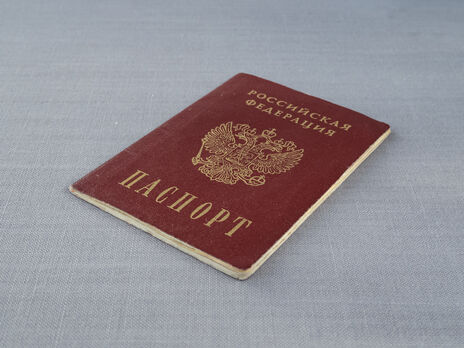 Окупанти в Мелітополі змушують пенсіонерів та бізнесменів отримувати російські паспорти – мер