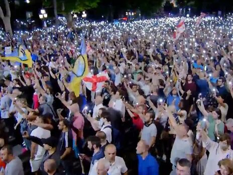 Флаги "Азова" показали в трансляции, когда звучал гимн