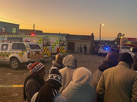 В южноафриканском баре при невыясненных обстоятельствах погибли более 20 подростков. Жертвам – от 13 до 17 лет
