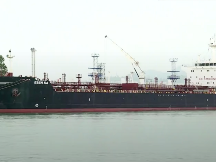 У Батумі прибув танкер із підсанкційною російською нафтою – грузинські ЗМІ
