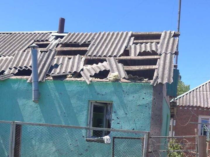 Российские оккупанты обстреляли эвакуационный автобус и поселок в Харьковской области