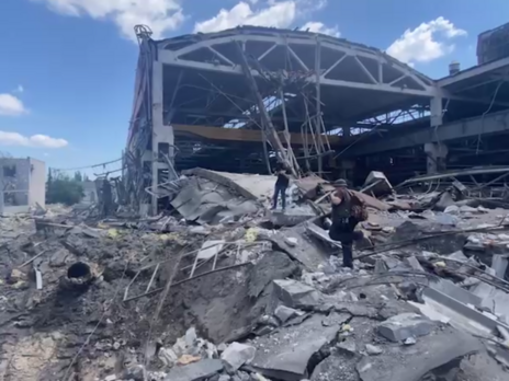 Последствия ракетного удара оккупантов по заводу "Кредмаш" в Кременчуге