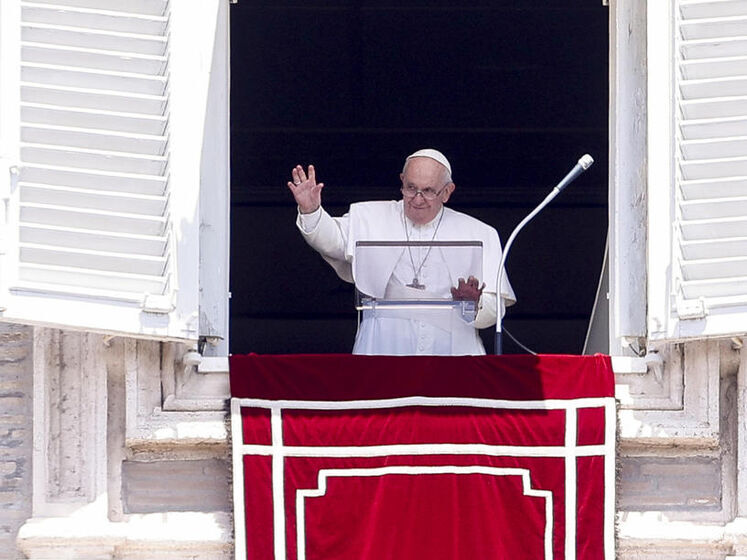 "Я молюсь о том, чтобы эта безумная война скорее закончилась". Папа Франциск осудил ракетный обстрел в Кременчуге