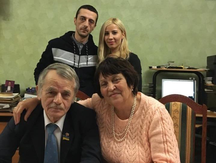 Семья Джемилева воссоединилась после освобождения его сына из российской колонии