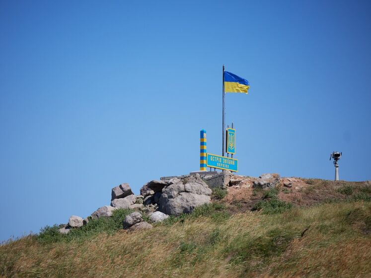 "Ноги украинского военнослужащего на Змеином нет, но будет". В Генштабе заявили, что ВСУ контролируют остров