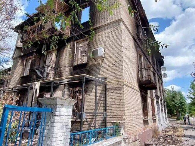Гайдай: Оккупанты контролируют часть Лисичанского НПЗ, в городе уничтожают дом за домом